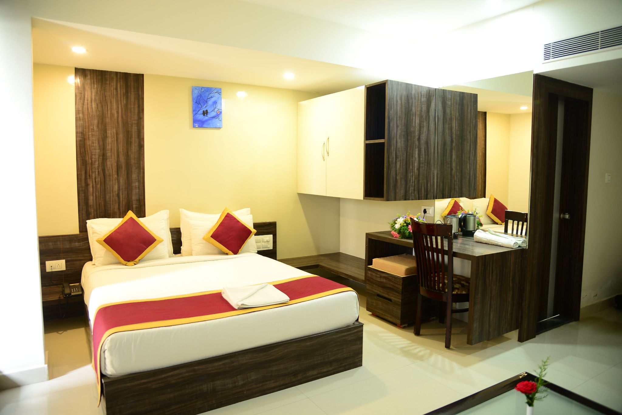 Miles Inn Hotel Standard Room ( Large Bed) 2