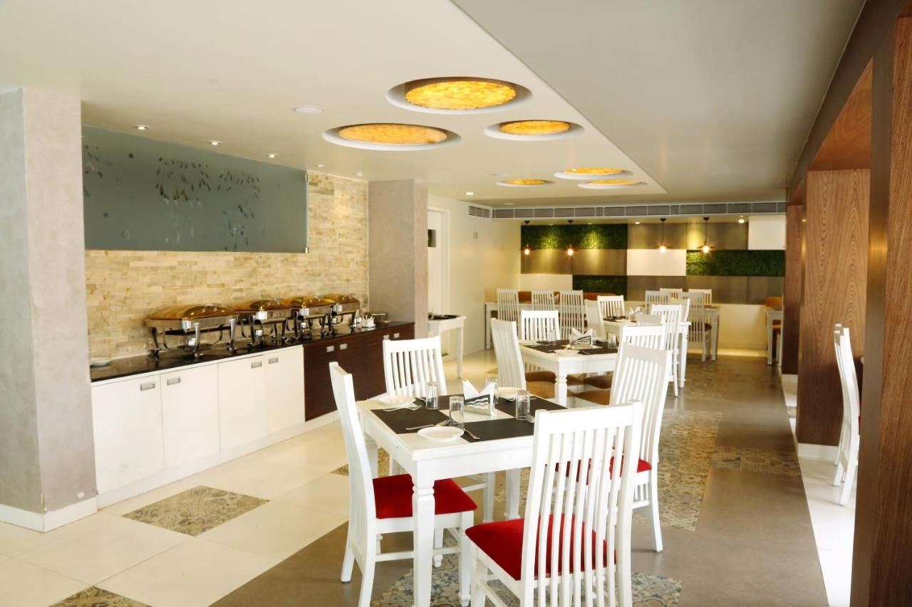 undefined Miles Inn Hotel 5