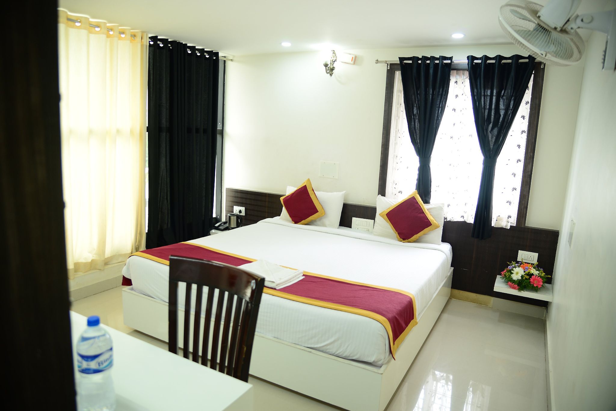 Miles Inn Hotel Standard Room ( Large Bed)