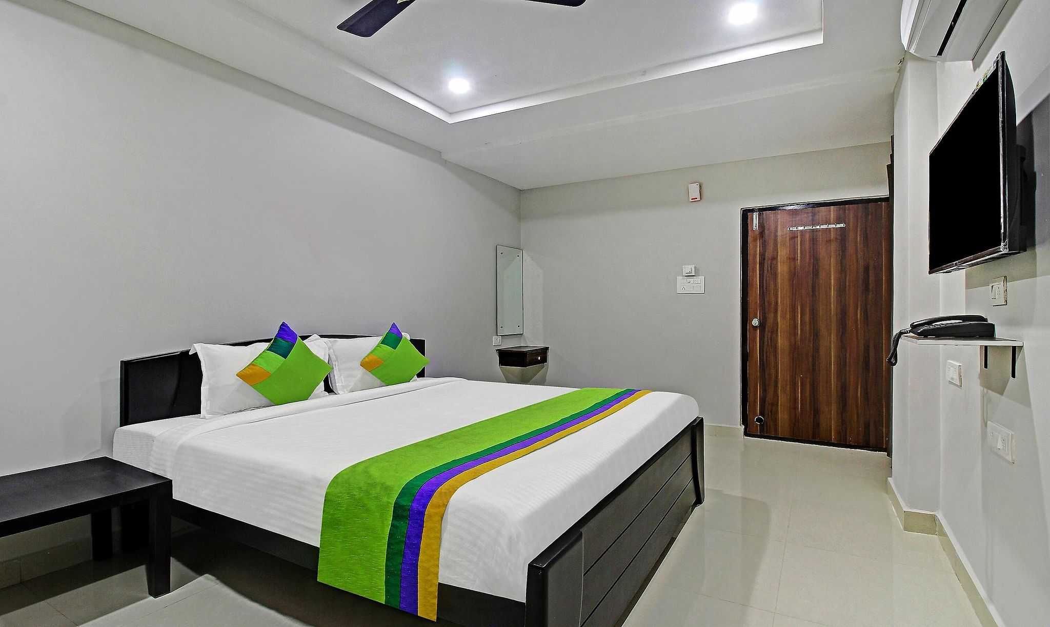 Itsy Hotels Sunrise Grand Standard Double Room 3