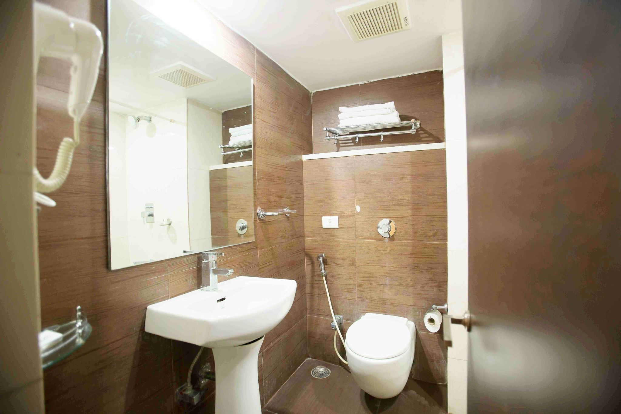 Hotel Urvasi Deluxe Room 4