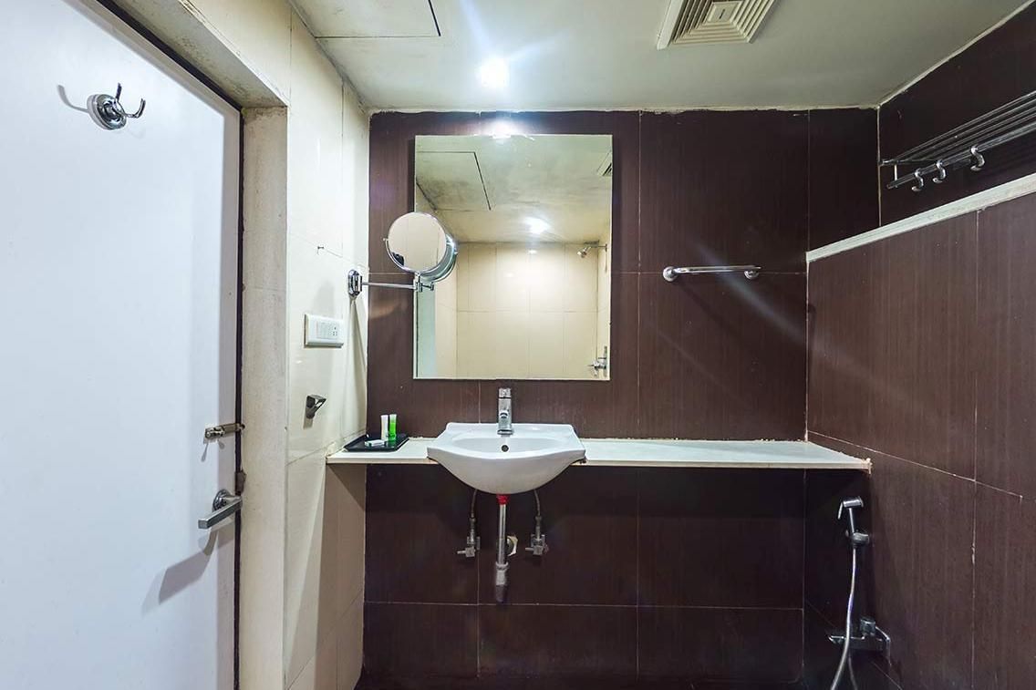 Hotel Urvasi Deluxe Room 3