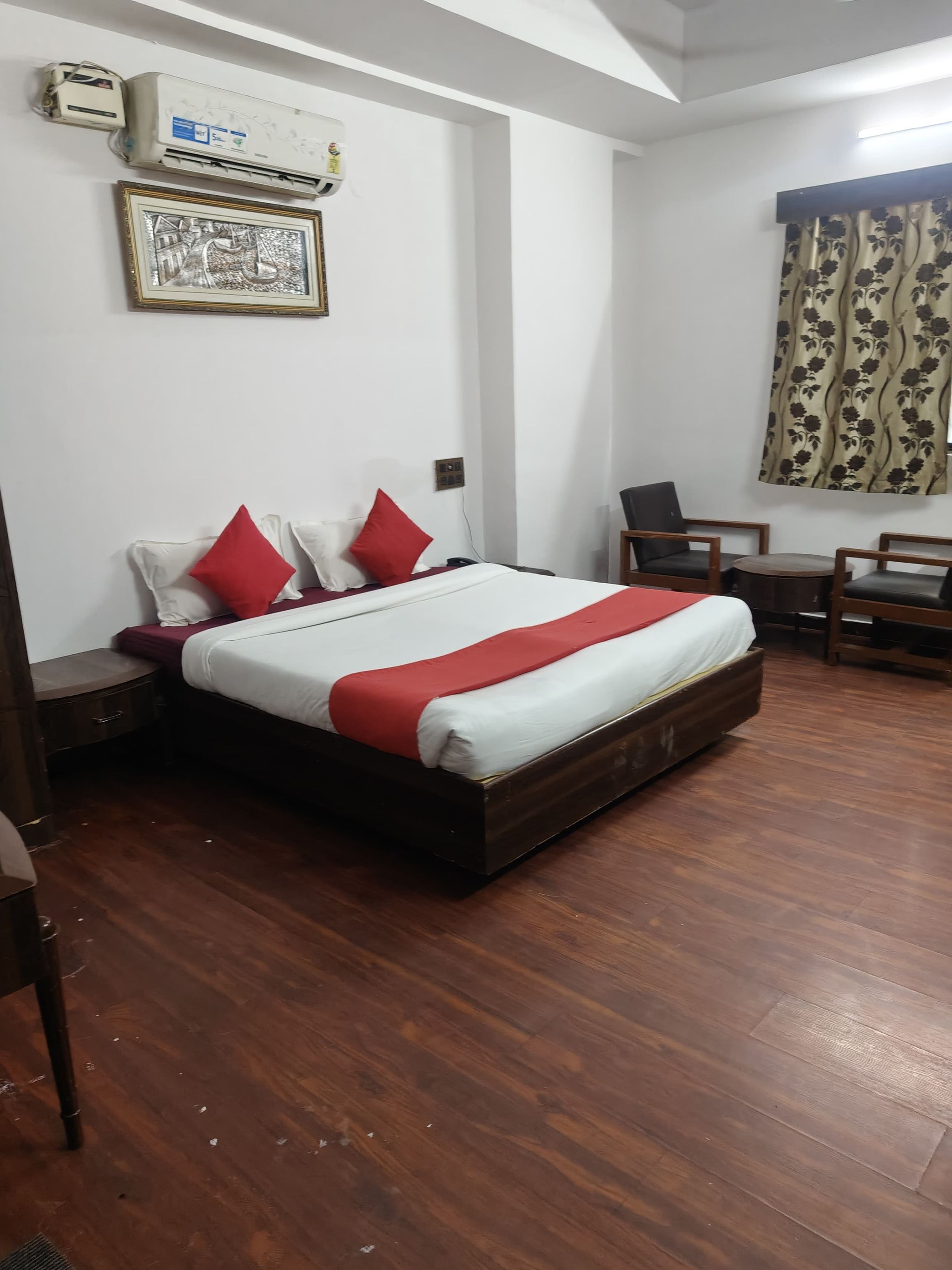 Deluxe Room A/C