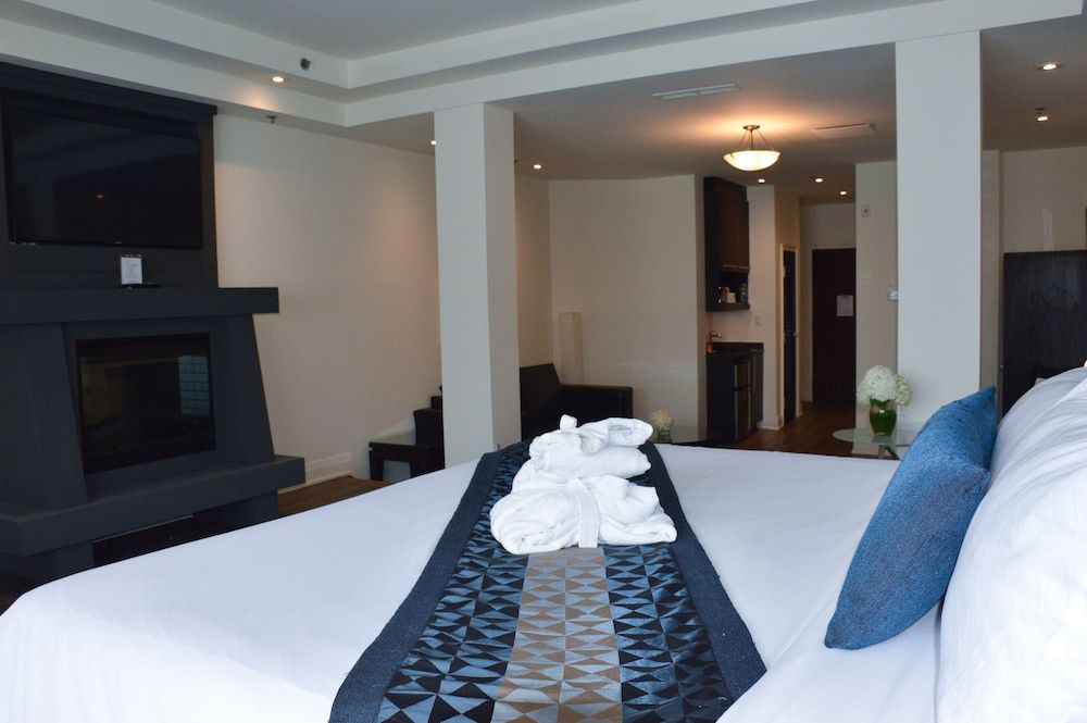 Sterling Inn & Spa - an Ontario's Finest Inn Standard Room, 1 King Bed, Steam Shower 2