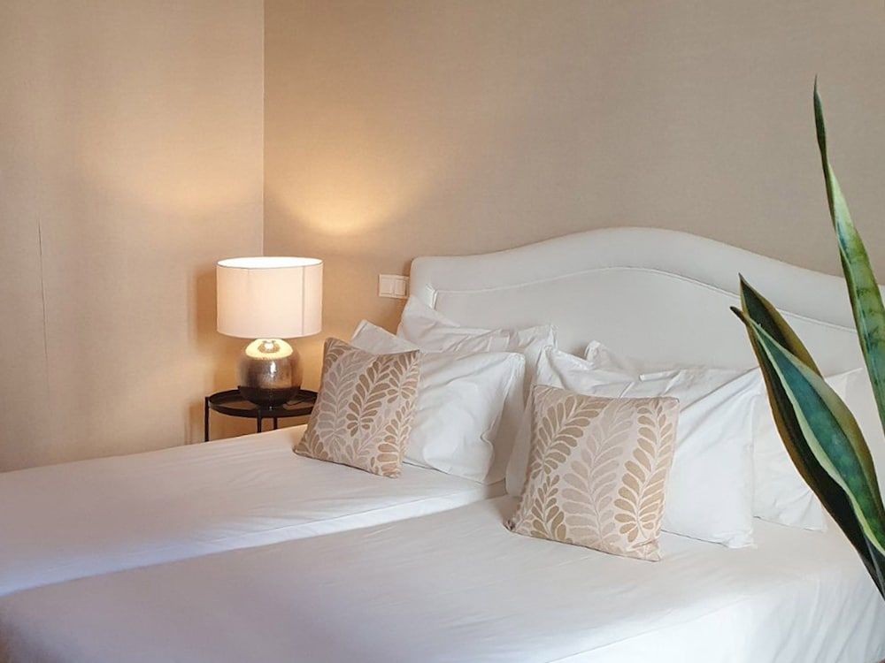 Superior Twin Room, Pool View
