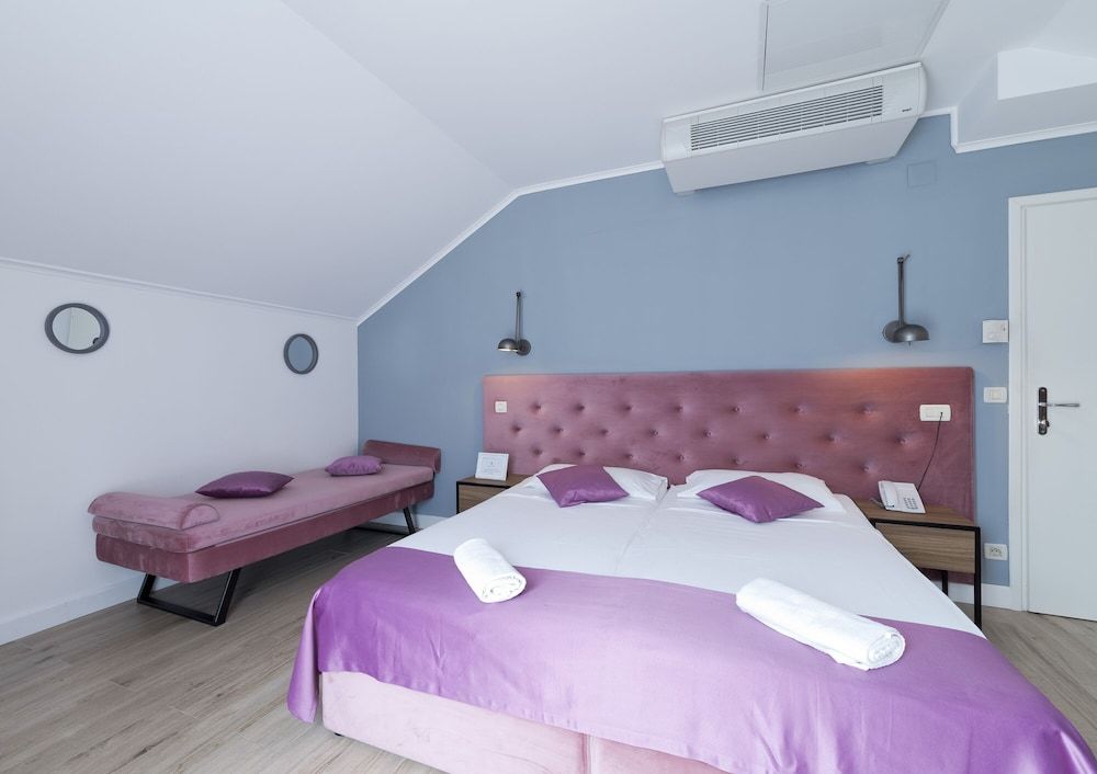 undefined Hotel Perla 7