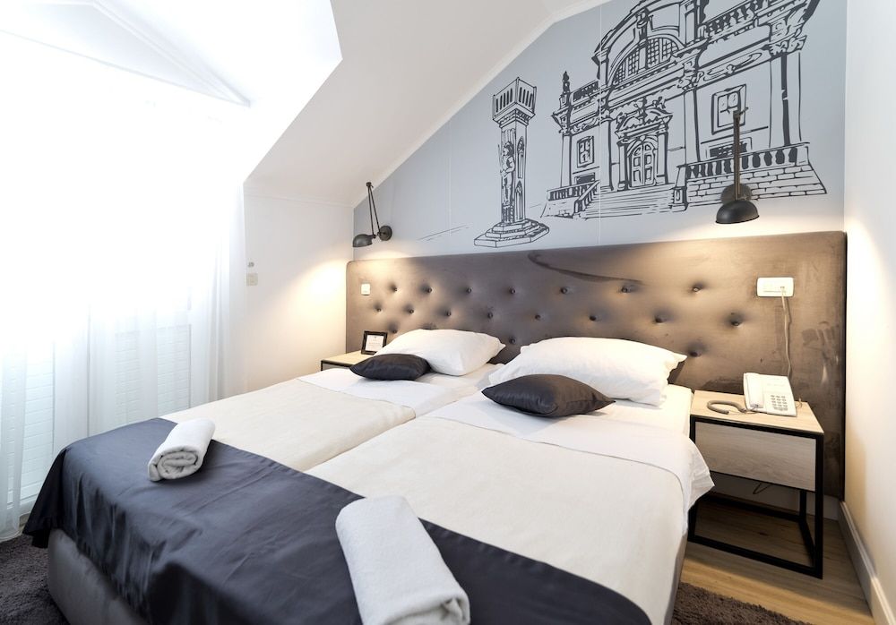 undefined Hotel Perla 9