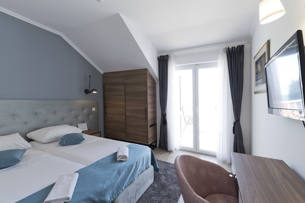 undefined Hotel Perla 10