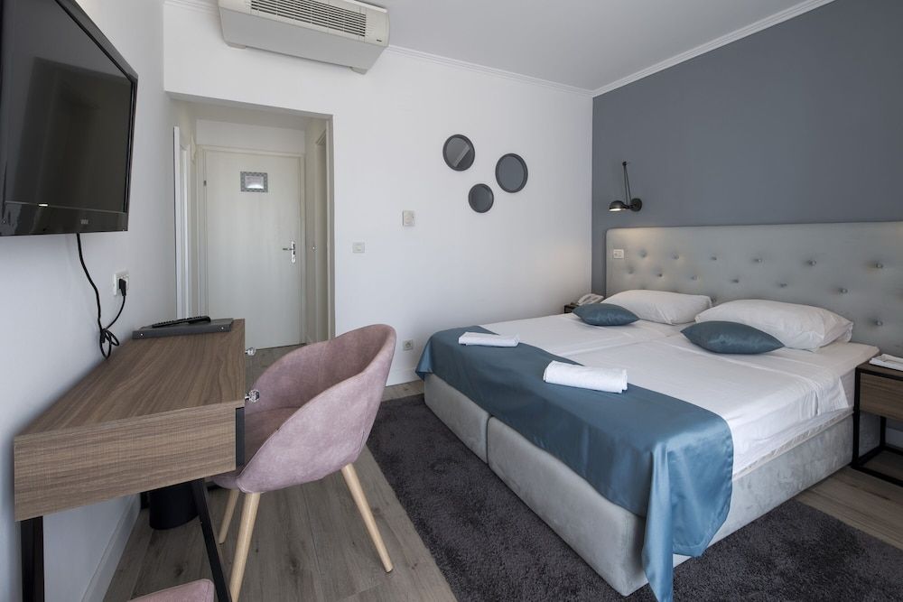 Double Room, No view, No balcony