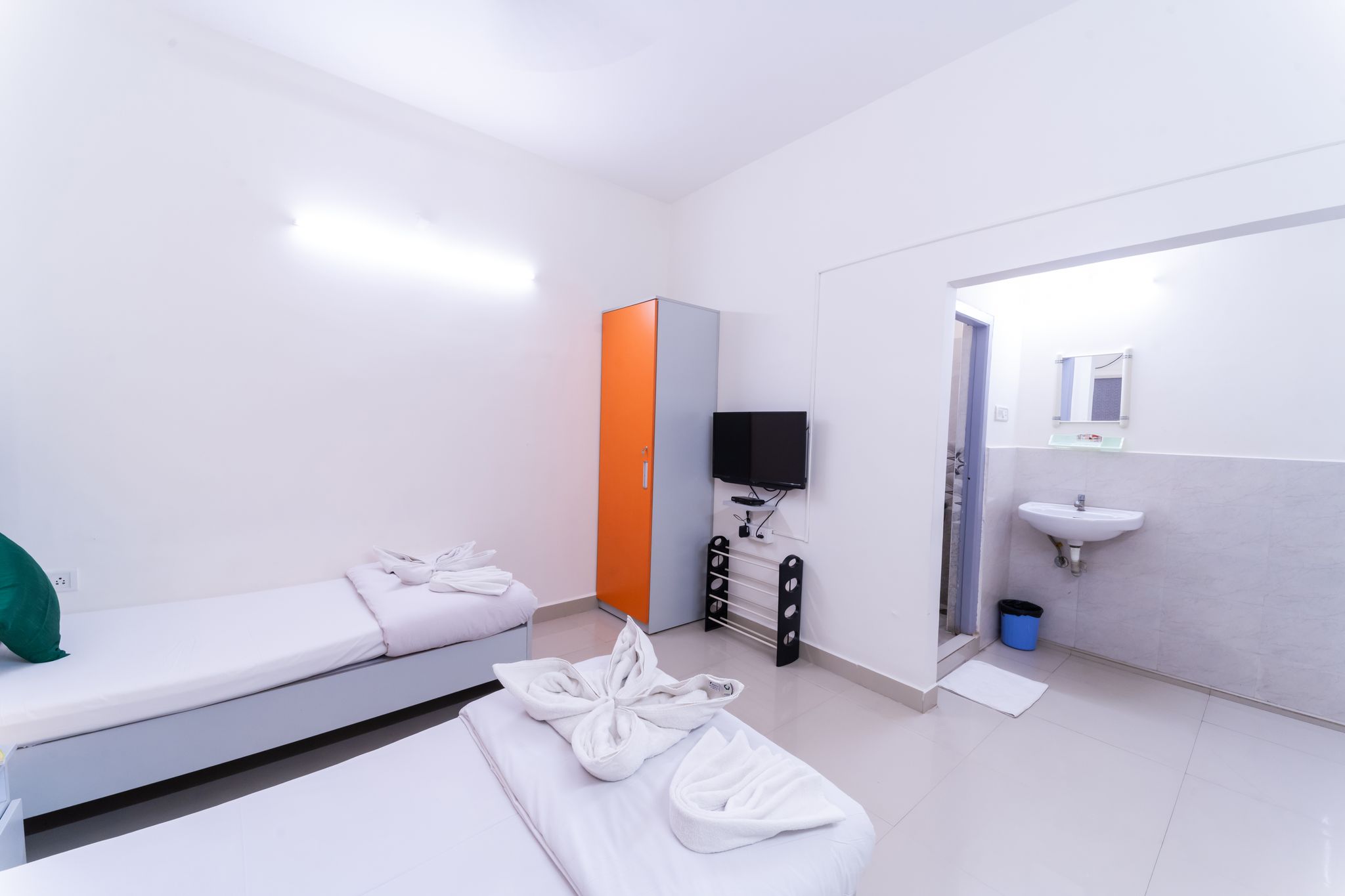 Large Room- Twin Bed