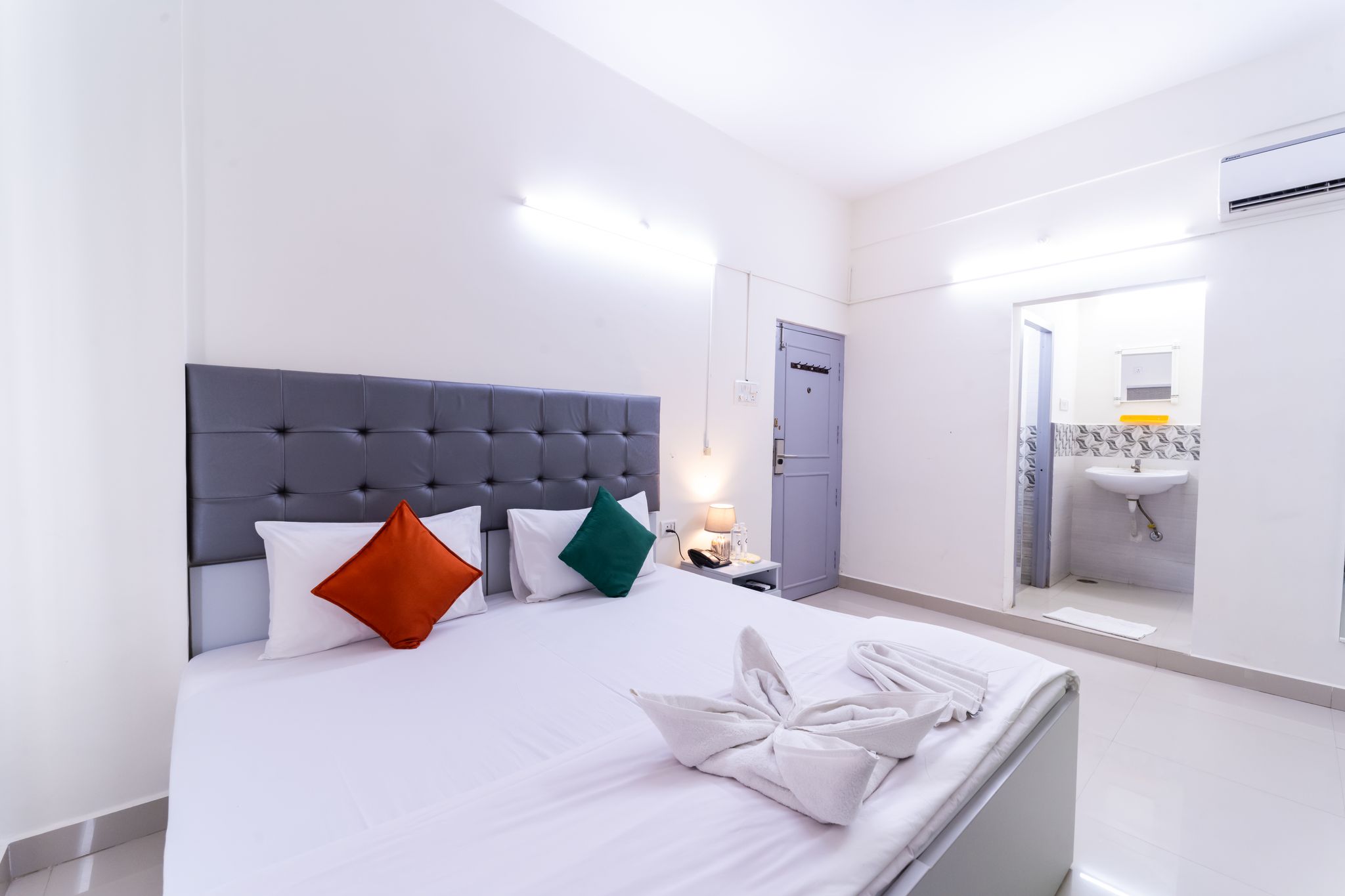 Cyber Pride Large Room-Double Bed 3