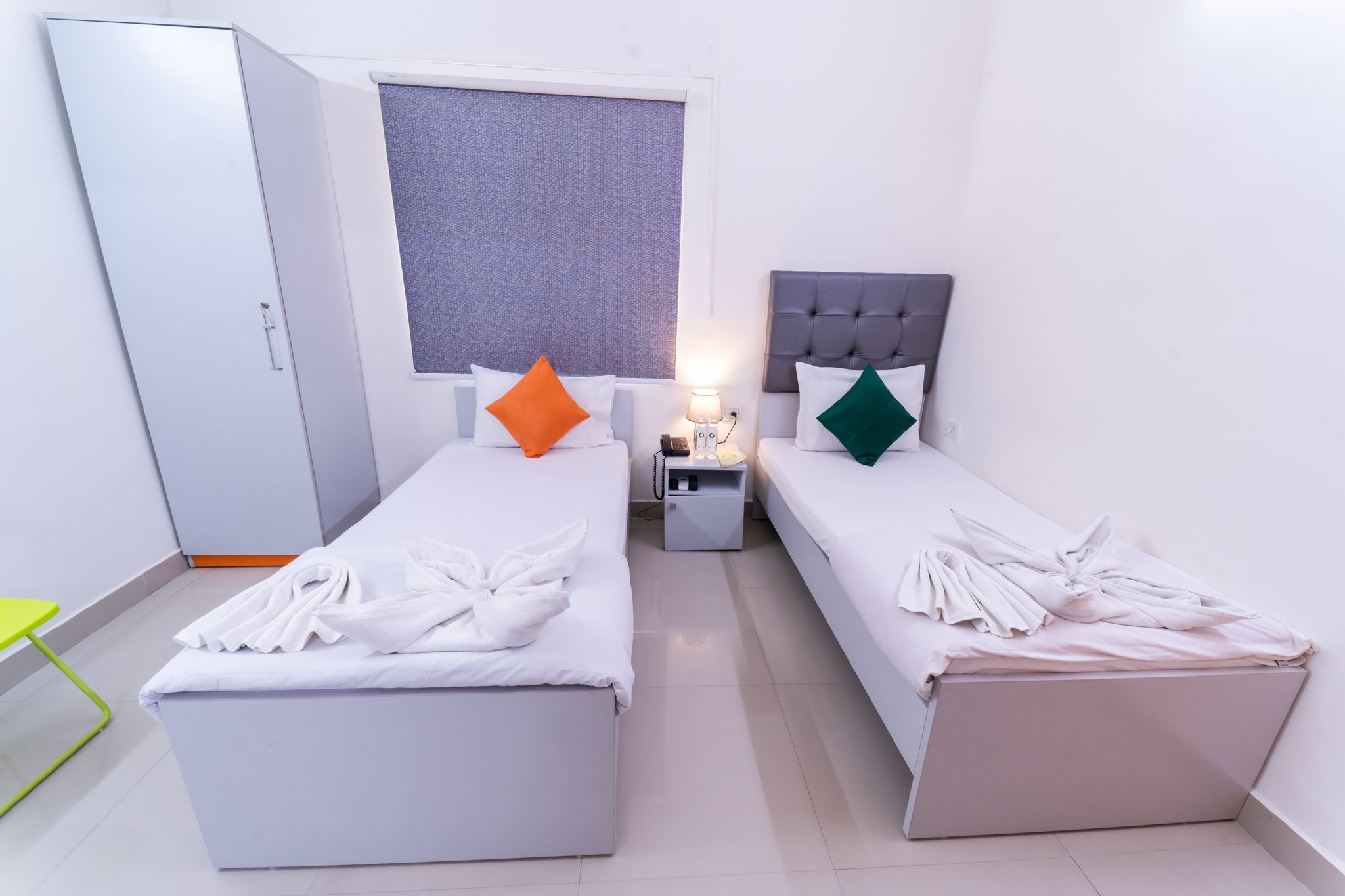 Large Room- Twin Bed