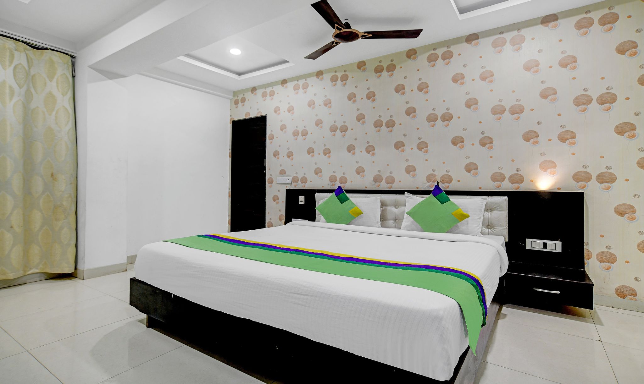 Treebo Choudhary International, Vijay Nagar Deluxe Double Room 4