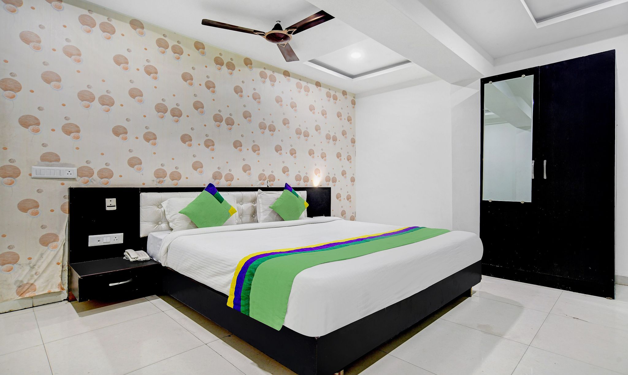 Treebo Choudhary International, Vijay Nagar Deluxe Double Room 2