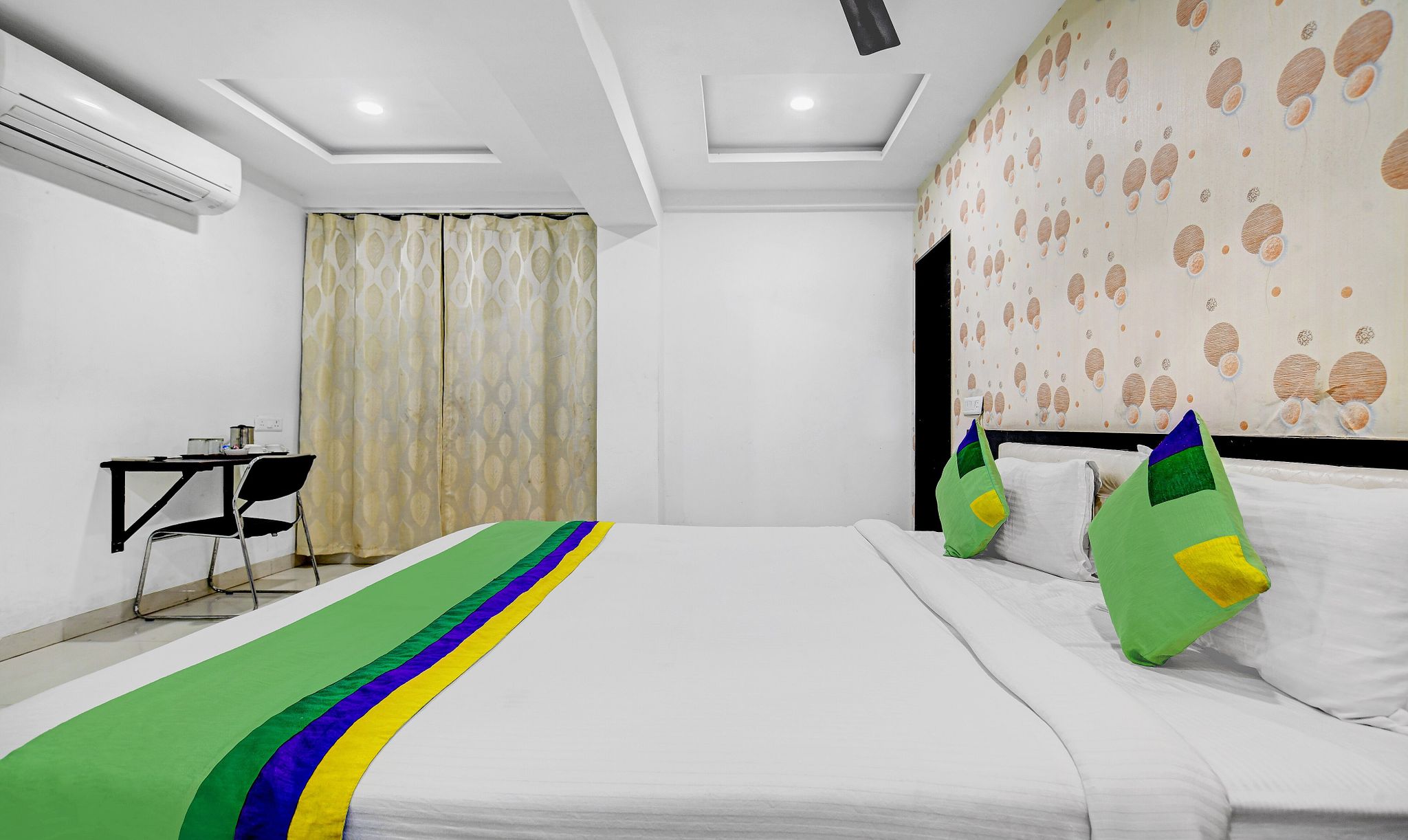 Treebo Choudhary International, Vijay Nagar Deluxe Double Room 5