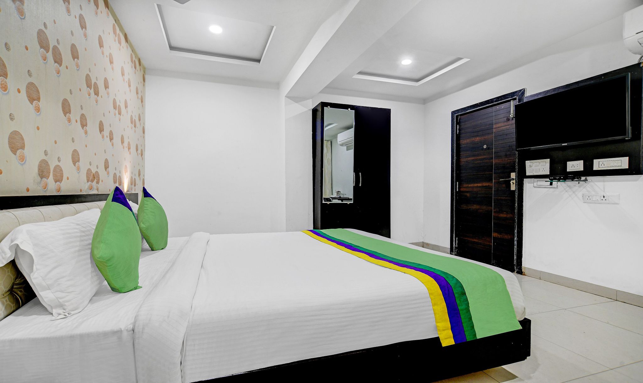 Treebo Choudhary International, Vijay Nagar Deluxe Double Room 3