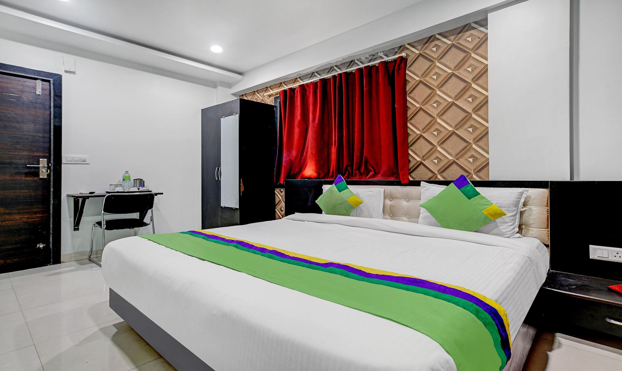 Treebo Choudhary International, Vijay Nagar Deluxe Double Room 6