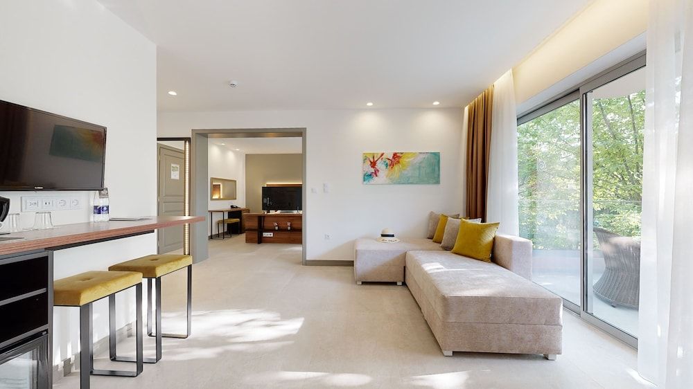 Acrotel Athena Pallas Executive Suite 16