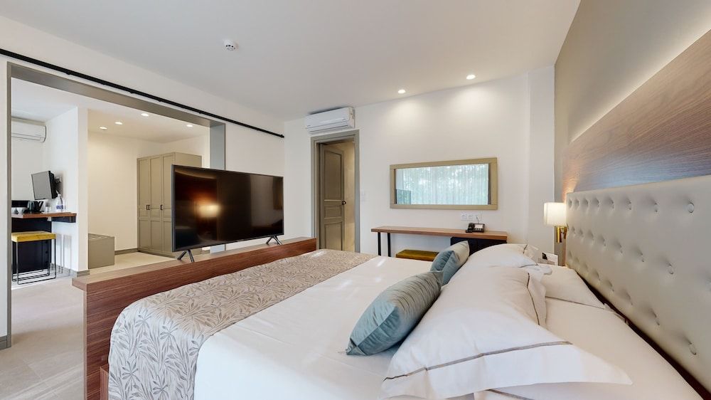 Acrotel Athena Pallas Executive Suite 4