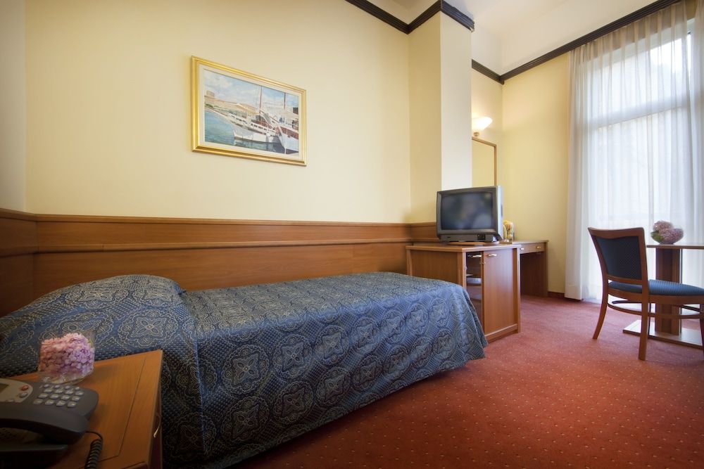 Single Room, Sea View