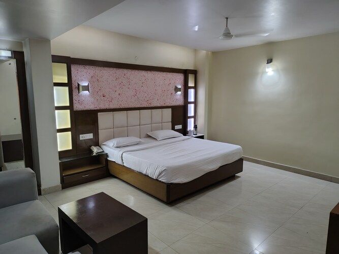 HOTEL DEVANSH RESIDENCY Royal Room 3