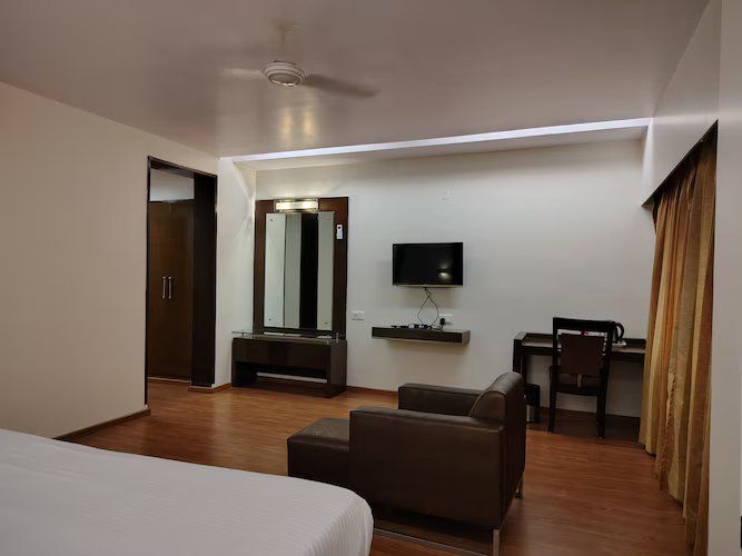 HOTEL DEVANSH RESIDENCY Suite  7