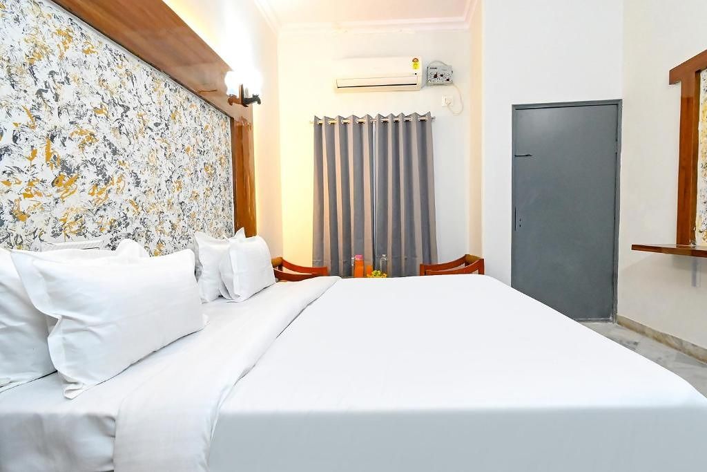 FabHotel Jaipur Classic Deluxe Room 6