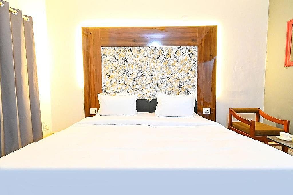FabHotel Jaipur Classic Deluxe Room 5
