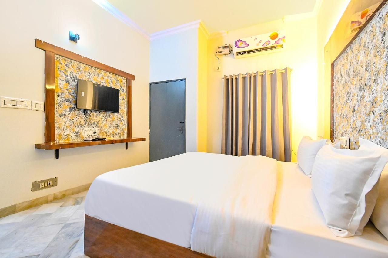 FabHotel Jaipur Classic Deluxe Room 9