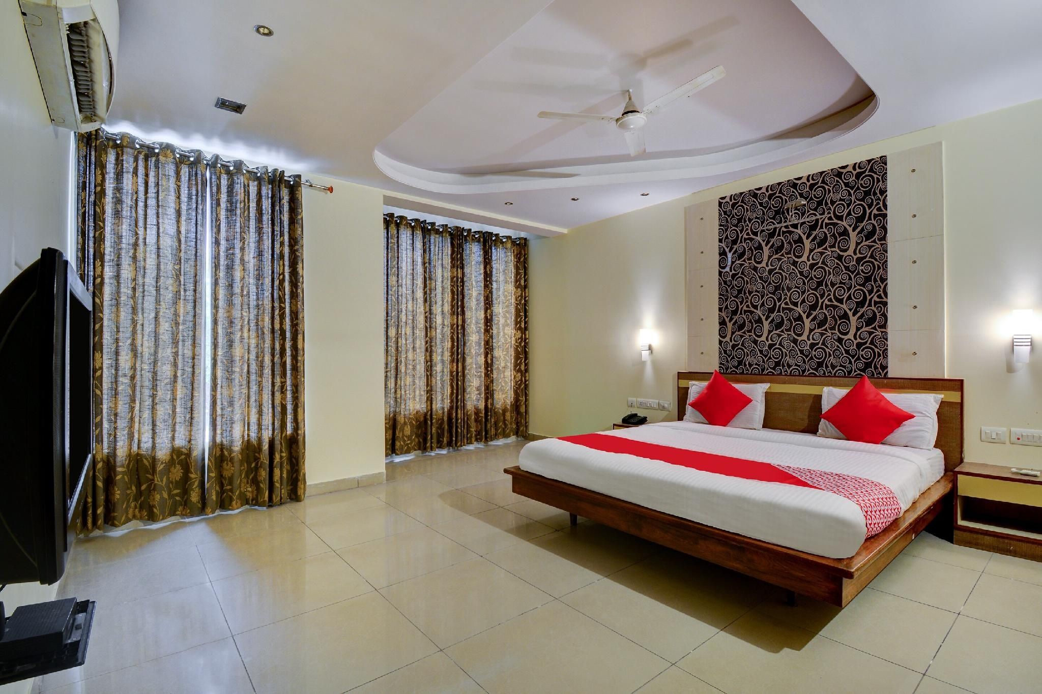 OYO Flagship Hotel Taurus Classic 5