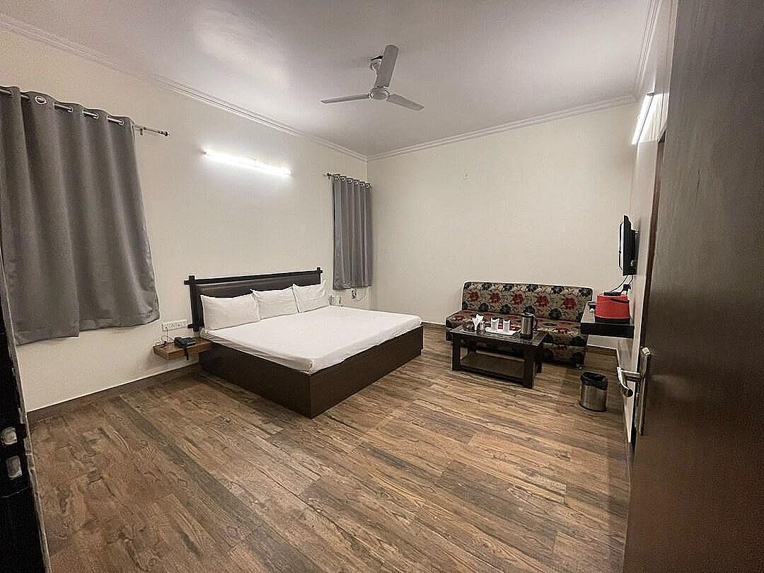 Hotel Amar Palace Deluxe  Double Room 2