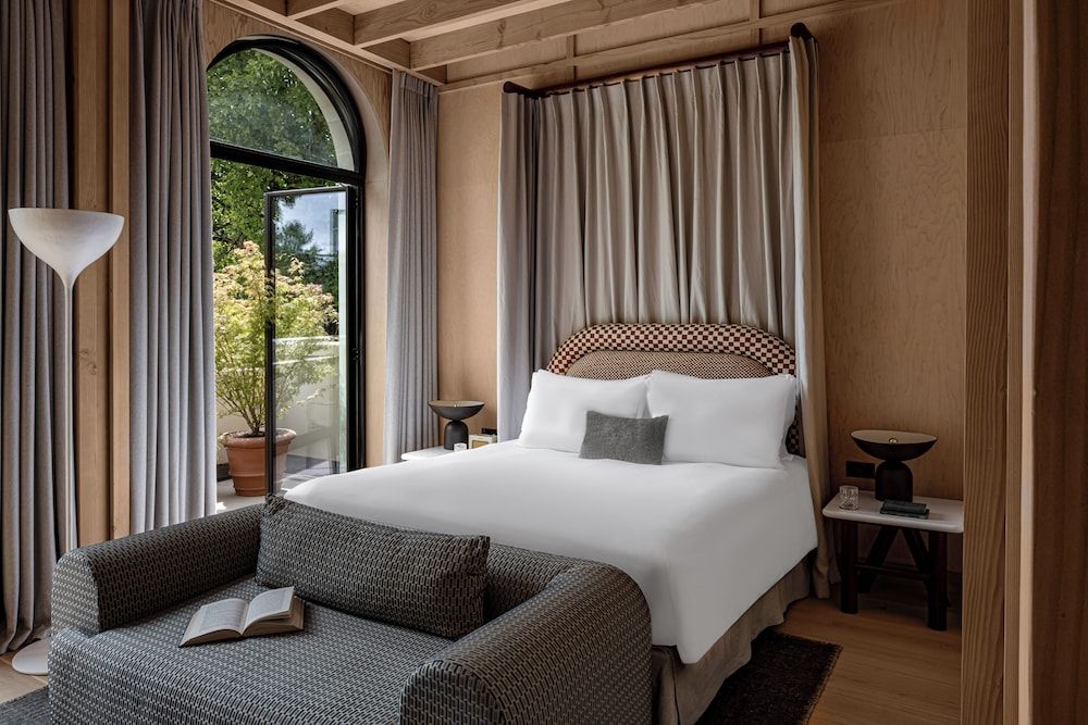 Cowley Manor Experimental Room, Terrace (Water Lily)