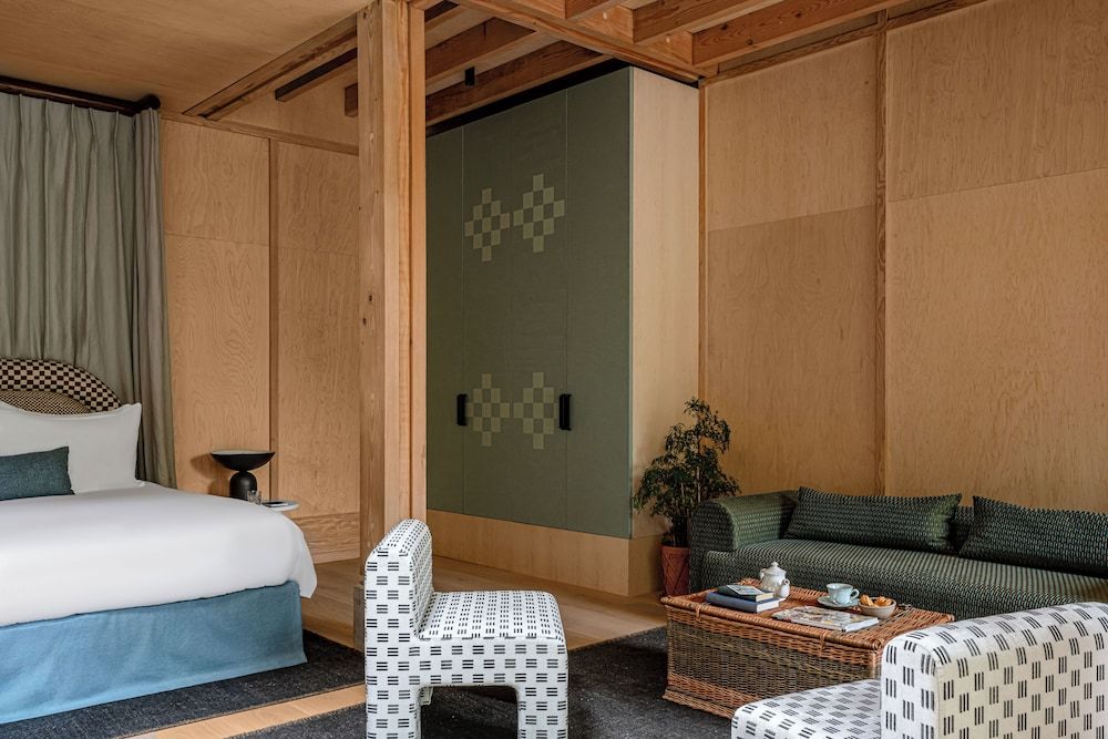 Cowley Manor Experimental Grand Suite (Cowley Manor) 3