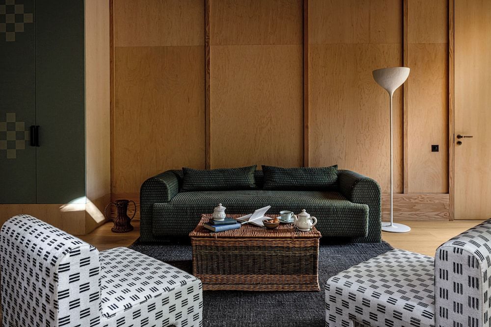 Cowley Manor Experimental Grand Suite (Cowley Manor) 7