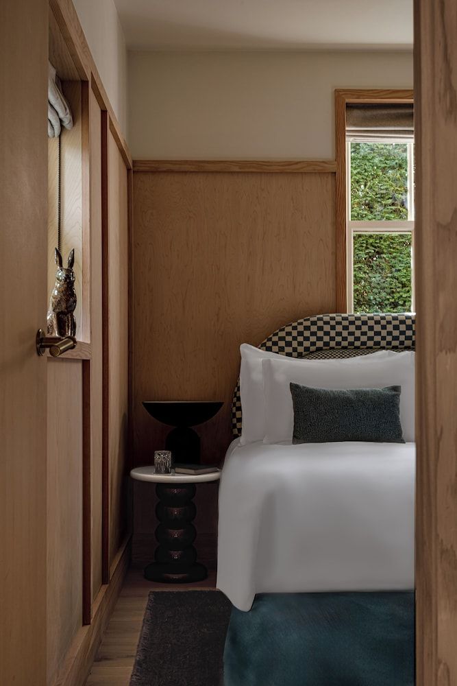 Cowley Manor Experimental Grand Suite (Cowley Manor) 2