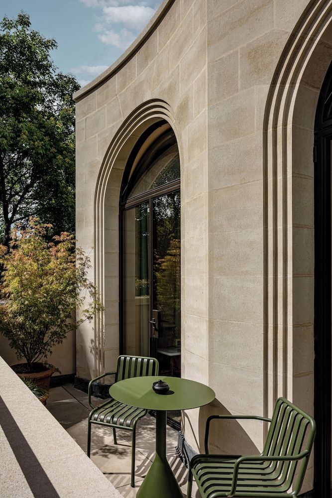 Cowley Manor Experimental Room, Terrace (Water Lily) 5