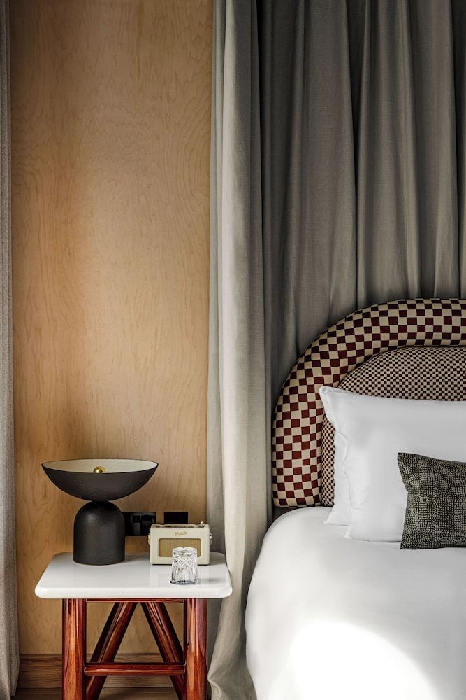 Cowley Manor Experimental Room, Terrace (Water Lily) 3