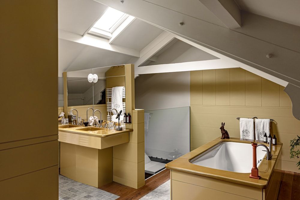 Cowley Manor Experimental Room, Terrace (Wildflower) 3