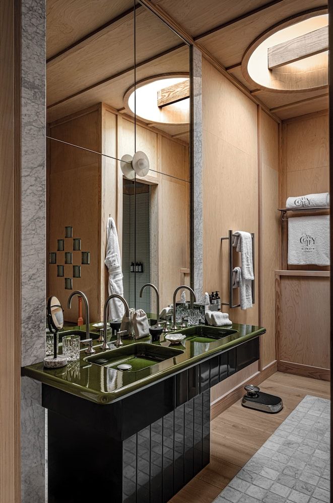 Cowley Manor Experimental Room, Terrace (Water Lily) 8