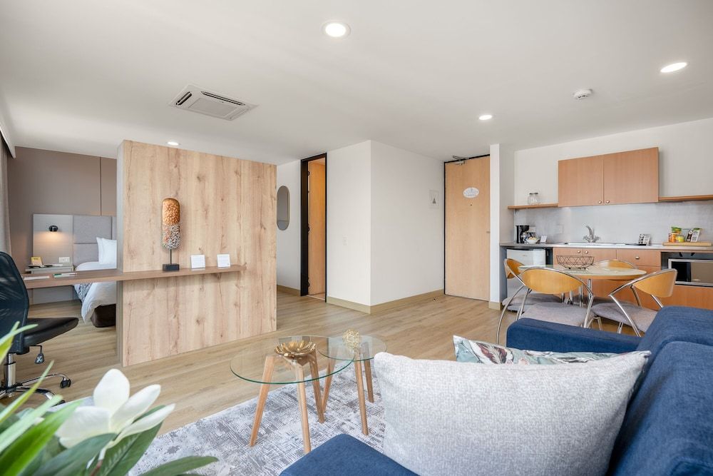 Novelty Suites Hotel Deluxe Suite, 1 Queen Bed with Sofa bed 8