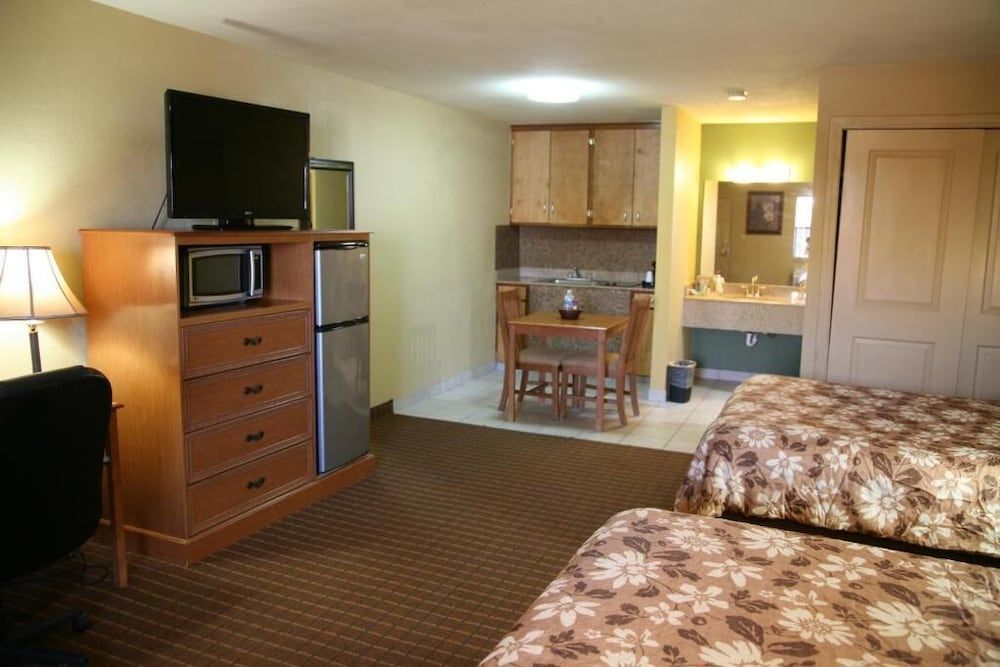 Coach Light Inn Brenham 1 King, 1 Full, Kitchenette, Non Smoking