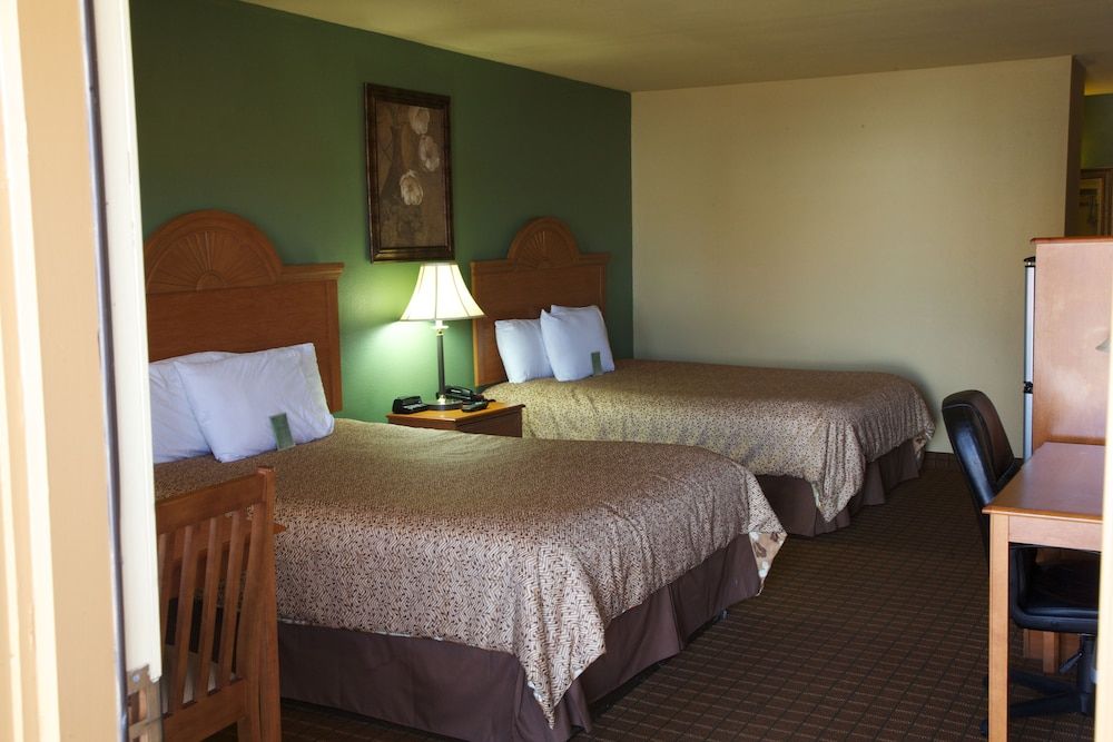 Coach Light Inn Brenham Room, 2 Queen Beds, Non Smoking 3