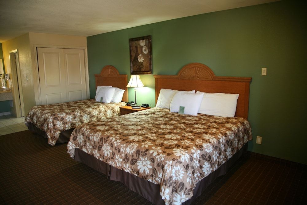 Coach Light Inn Brenham Room, 2 Queen Beds, Non Smoking 2