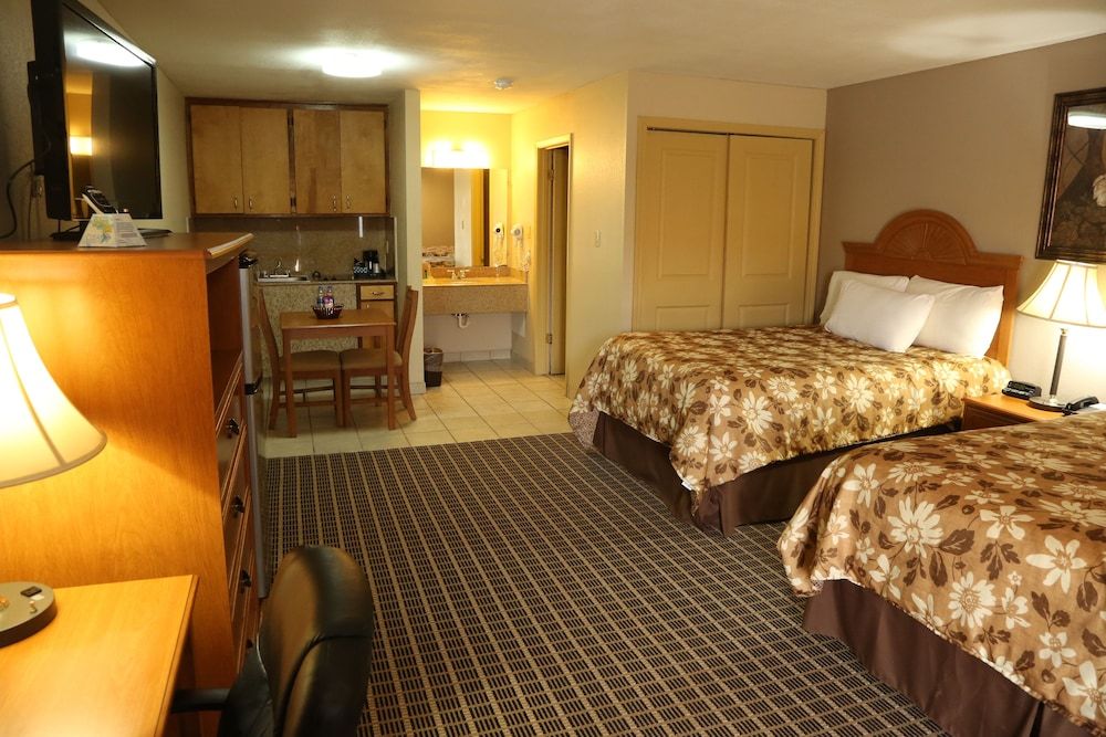 Coach Light Inn Brenham Room, 2 Queen Beds, Non Smoking 5