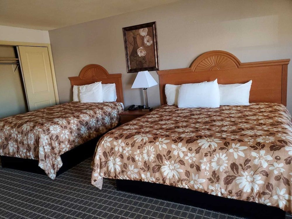 Coach Light Inn Brenham 1 King, 1 Full, Kitchenette, Non Smoking 2