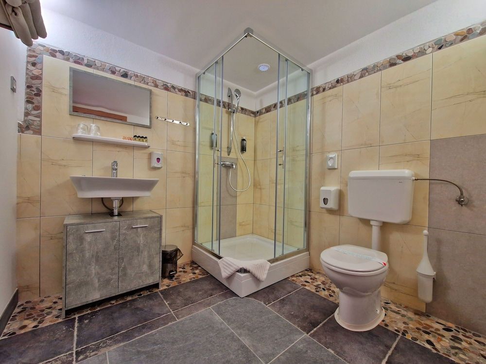 Penzion Kovac Economy Quadruple Room with Private Bathroom - Basement
