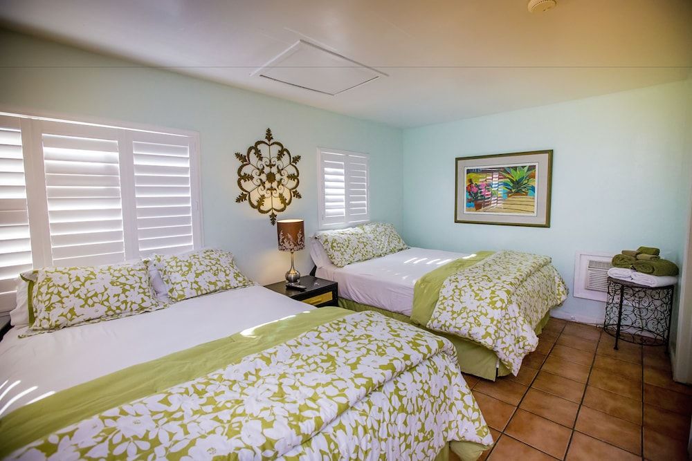 Leucadia Beach Inn Standard Room, 2 Queen Beds, Kitchenette 9