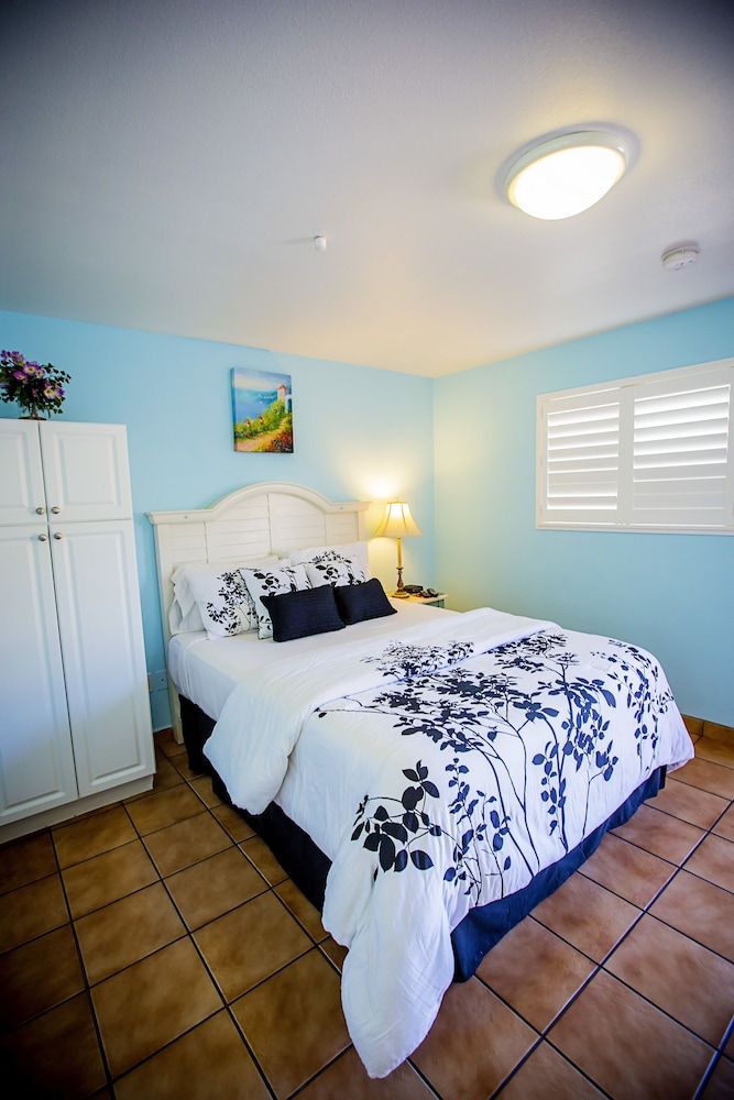 Leucadia Beach Inn Deluxe Room, 1 King Bed 3