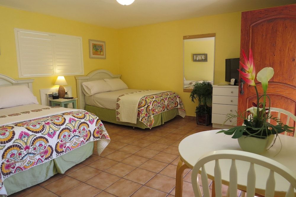 Leucadia Beach Inn Standard Room, 2 Queen Beds, Kitchenette