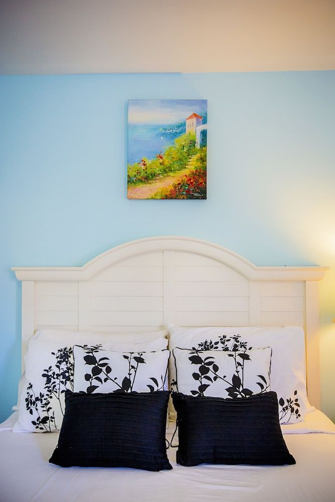 Leucadia Beach Inn Deluxe Room, 1 King Bed 4